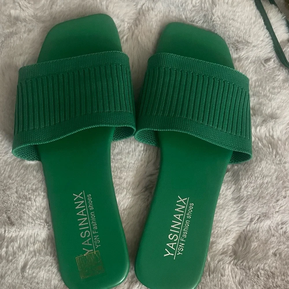 NEW SET- Green Shoulder Bag with Sandals! - Picture 2 of 3